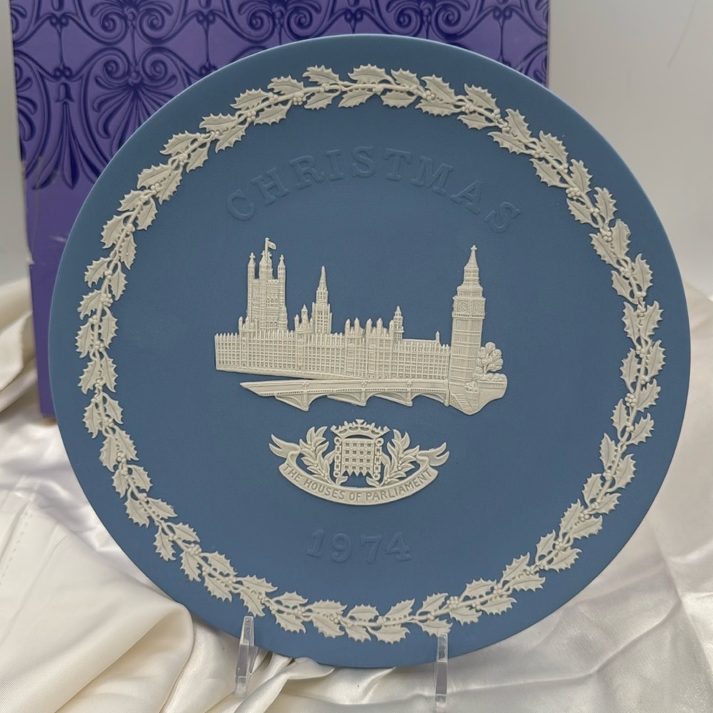 Wedgwood 1974 Blue and White Christmas Plate, Featuring Houses of Parliament